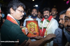 Akhanda-team-Vijayawda-kanaka-durga-temple-visit-Photos-12