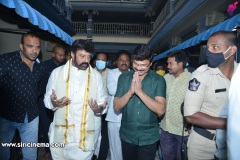 Akhanda-team-Vijayawda-kanaka-durga-temple-visit-Photos-3