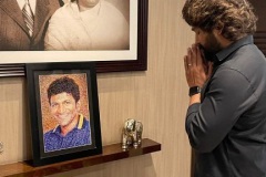 Allu-Arjun-visiting-the-family-members-of-the-late-Puneet-Rajkumar-2