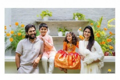 AlluArjun-Dussehra-celebrates-with-his-family-2