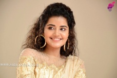 Anupama-Parameswaran-New-Photos-12