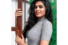 Big-Boss-fame-Divi-Vadthya-Photos-4