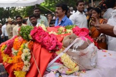 Celebrities-pay-homage-to-Venu-Madhav-52