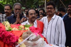 Celebrities-pay-homage-to-Venu-Madhav-54