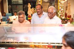 1_CELEBS-PAYHOMAGE-TO-KRISHNA-GARU-PHOTOS-3