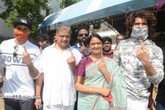 Celebs.-Voteing-GHMC-Elections-10