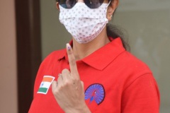 Celebs.-Voteing-GHMC-Elections-17