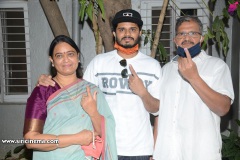 Celebs.-Voteing-GHMC-Elections-7