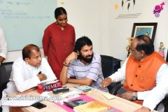 Central-Minister-Prahlad-Joshi-Met-Ashwinidatt-12