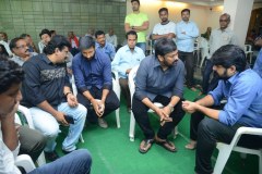 Chiranjeevi-pay-homage-to-Srikanths-father-Parameswararao-11