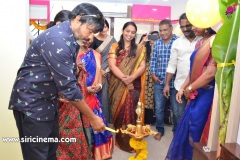 Chota-K.-Naidu-Launched-by-Pinks-N-Bloos-Beauty-Salon-10