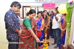 Chota-K.-Naidu-Launched-by-Pinks-N-Bloos-Beauty-Salon-9