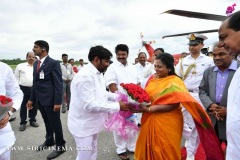 CM-K-Chandrasekhar-Rao-recevi-g-newly-appointed-Governor-Tamilisai-Soundararajan-16