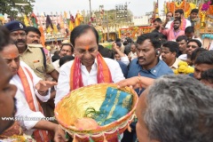 CM-KCR-went-to-Medaram-to-Visit-Sammakka-and-Saaralamma-2