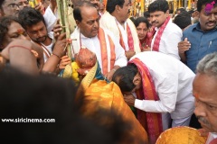 CM-KCR-went-to-Medaram-to-Visit-Sammakka-and-Saaralamma-4