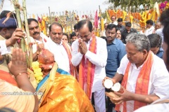 CM-KCR-went-to-Medaram-to-Visit-Sammakka-and-Saaralamma-5