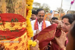 CM-KCR-went-to-Medaram-to-Visit-Sammakka-and-Saaralamma-6