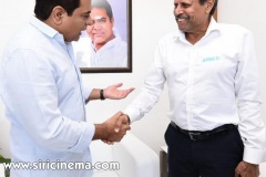 Cricketer-Kapil-Dev-Meets-IT-Minister-KTR-3