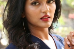 Eesha-Rebba-New-Photos-4