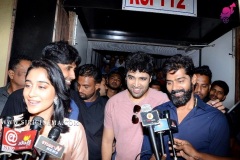 Evaru-Team-Theaters-Visit-in-Hyderabad-2