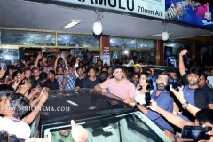 Evaru-Team-Theaters-Visit-in-Hyderabad-24