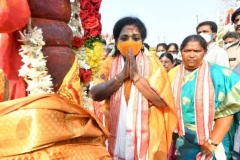 Governor-Dr.Tamilisai-Soundararajan-Sammakka-Saralamma-8