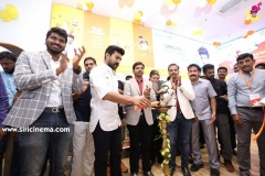 Happi-Mobiles-60TH-Store-Launch-By-Ram-Charan-5