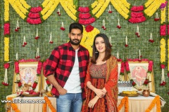 Hero-Kartikeya-Neha-Sshettys-next-under-Loukya-Entertainments-launched-2