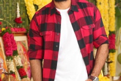 Hero-Kartikeya-Neha-Sshettys-next-under-Loukya-Entertainments-launched-3