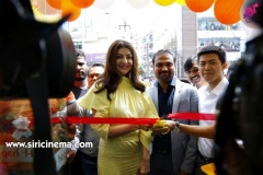 Kajal-Launches-Happi-Mobiles-Store-at-Vizag-1