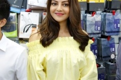 Kajal-Launches-Happi-Mobiles-Store-at-Vizag-10