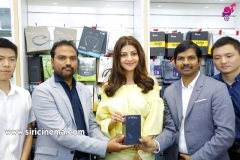 Kajal-Launches-Happi-Mobiles-Store-at-Vizag-16