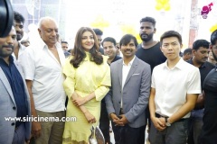 Kajal-Launches-Happi-Mobiles-Store-at-Vizag-6