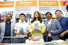 Kajal-Launches-Happi-Mobiles-Store-at-Vizag-8