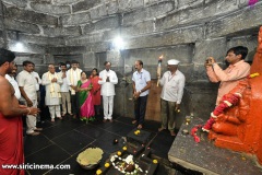 KCR-and-his-family-Kolhapur-on-Shri-Ambabai-Mahalakshmi-Amma-Tempul-15