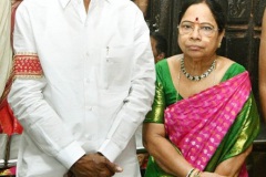 KCR-and-his-family-Kolhapur-on-Shri-Ambabai-Mahalakshmi-Amma-Tempul-19