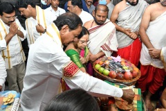 KCR-and-his-family-Kolhapur-on-Shri-Ambabai-Mahalakshmi-Amma-Tempul-3