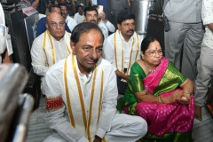 KCR-and-his-family-Kolhapur-on-Shri-Ambabai-Mahalakshmi-Amma-Tempul-7