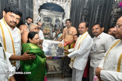 KCR-and-his-family-Kolhapur-on-Shri-Ambabai-Mahalakshmi-Amma-Tempul-9