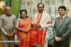 KCR-Met-Honble-Governor-Tamilisai-Soundararajan-5