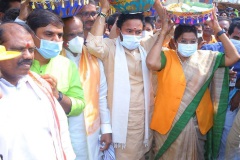 Kishan-Reddy-and-Renuka-Singh-visited-Sammakka-Saralammala-2