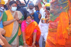 Kishan-Reddy-and-Renuka-Singh-visited-Sammakka-Saralammala-4