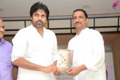 MANA-CINEMALU-book-Launch-by-Janasena-Chief-PAWAN-KALYAN-36