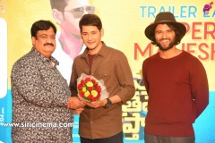 Meeku-Matrame-Chepta-Trailer-Launch-By-Mahesh-babu-1