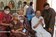 Mega-Star-Chiranjeevi-garu-met-Director-K-Viswanath-Photos-5