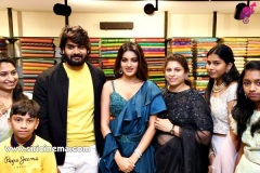 Nidhhi-Agerwal-and-Karthikeya-launch-KLM-Shopping-Mall-16