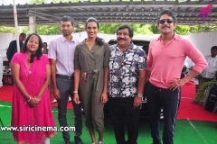 P.V.-Sindhu-presented-with-BMW-car-by-Akkineni-Nagarjuna-10