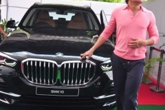 P.V.-Sindhu-presented-with-BMW-car-by-Akkineni-Nagarjuna-11