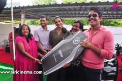 P.V.-Sindhu-presented-with-BMW-car-by-Akkineni-Nagarjuna-2