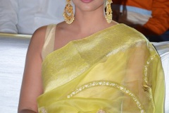 Pooja-Hegde-New-Stills-4